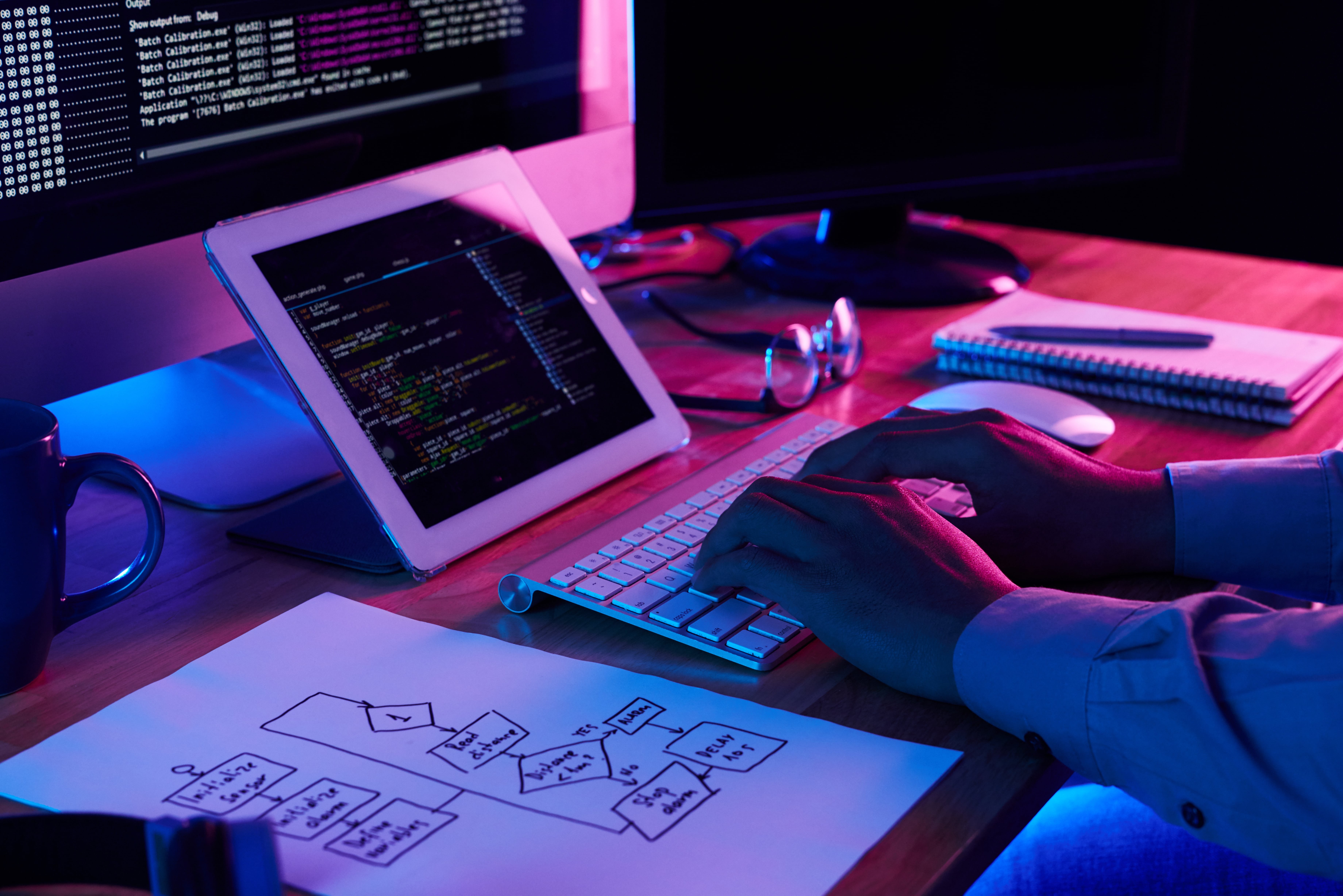 /uploads/images/close-up-image-programer-working-his-desk-office-minjpg-1715416374.jpg
