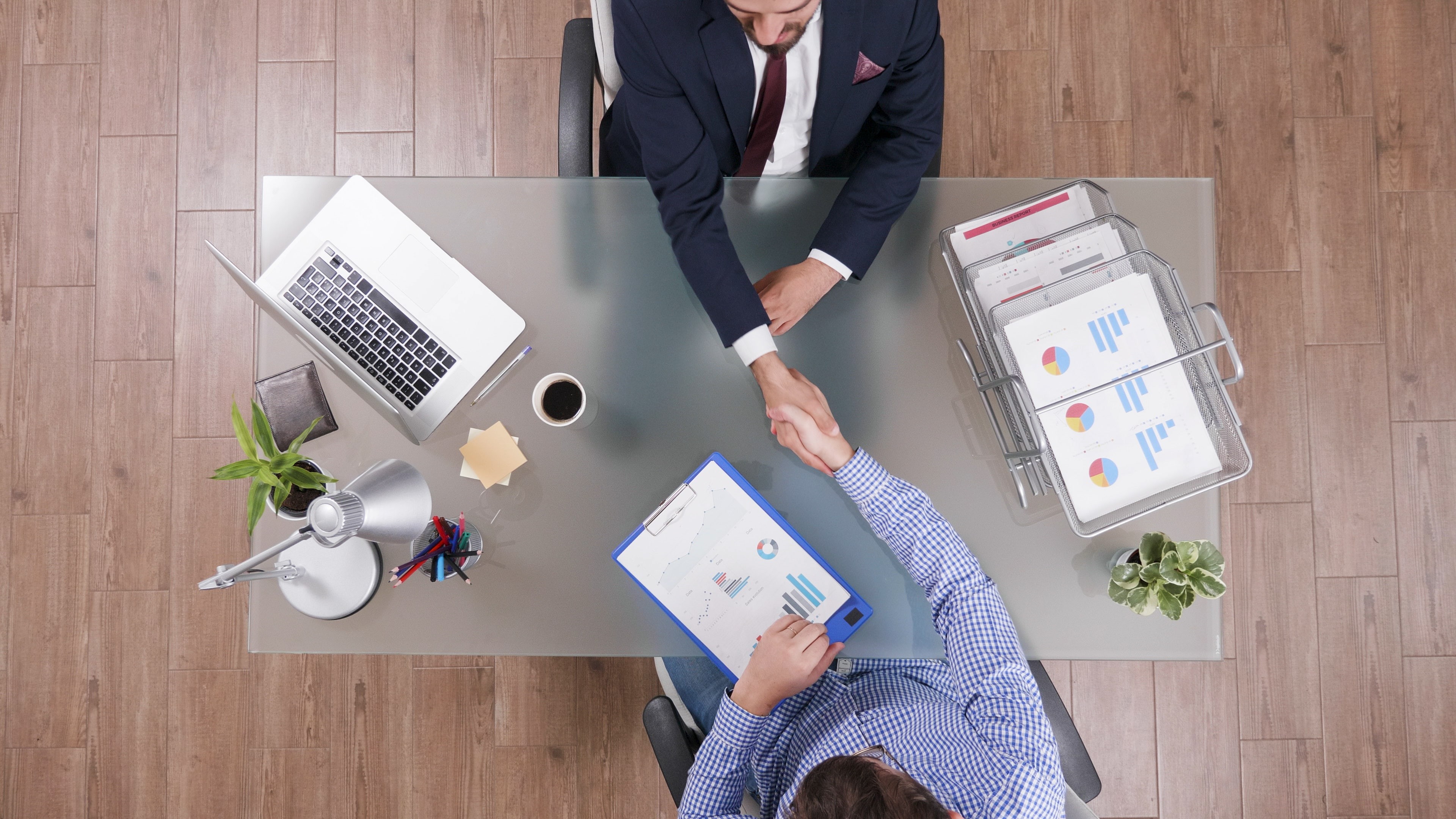 /uploads/images/top-view-businessmen-shaking-hands-business-negotiation-startup-office-minjpg-1715416716.jpg